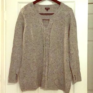 Warm sweater for fall with gray and black accents